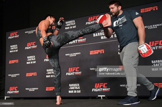 Karolina Kowalkiewicz feet photo thumbnail