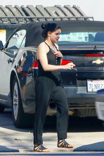 Ariel Winter feet photo thumbnail