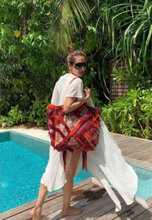 Malaika Arora feet photo thumbnail