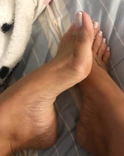 Karin Klemp feet photo thumbnail
