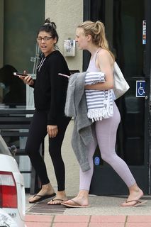 Dakota Fanning feet photo thumbnail