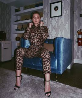 Olivia Holt feet photo thumbnail