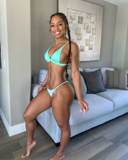 Qimmah Russo feet photo thumbnail