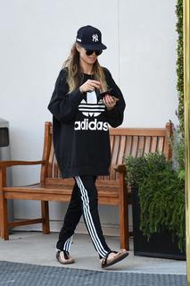 Heidi Klum feet photo thumbnail