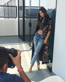 Victoria Justice feet photo thumbnail