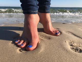 Rebecca Berardi feet photo thumbnail