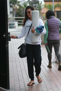 Lea Michele feet photo thumbnail