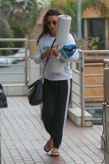 Lea Michele feet photo thumbnail