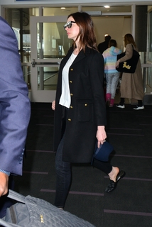 Anne Hathaway feet photo thumbnail