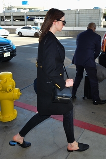 Anne Hathaway feet photo thumbnail