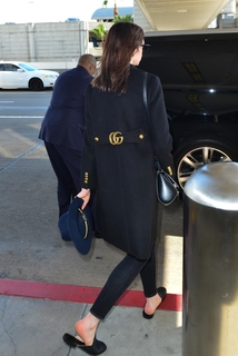 Anne Hathaway feet photo thumbnail