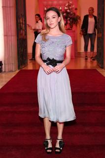 Sydney Sweeney feet photo thumbnail