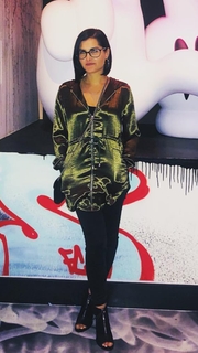 Megan Olivi feet photo thumbnail