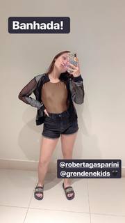 Larissa Manoela feet photo thumbnail