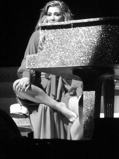 Delta Goodrem feet photo thumbnail