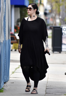 Katherine von Drachenberg feet photo thumbnail
