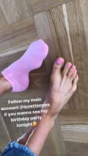 Emma Lovett feet photo thumbnail