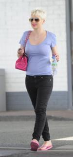 Helen Flanagan feet photo thumbnail