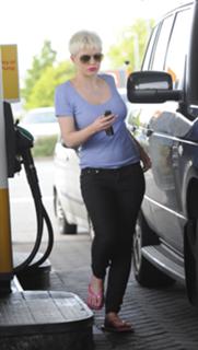 Helen Flanagan feet photo thumbnail