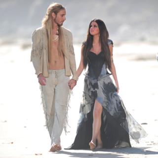 Selena Gomez feet photo thumbnail