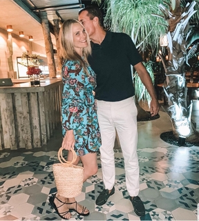 Molly Sims feet photo thumbnail
