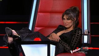 Delta Goodrem feet photo thumbnail