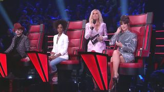 Delta Goodrem feet photo thumbnail