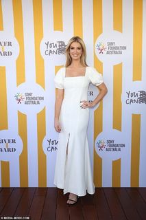 Delta Goodrem feet photo thumbnail