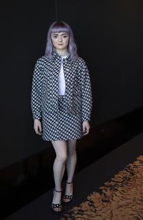 Maisie Williams feet photo thumbnail
