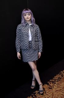 Maisie Williams feet photo thumbnail