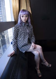 Maisie Williams feet photo thumbnail