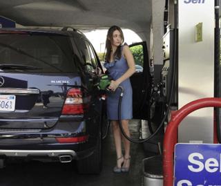 Emmy Rossum feet photo thumbnail