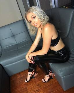 Victoria Waldrip feet photo thumbnail