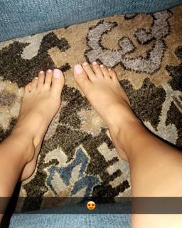 Victoria Waldrip feet photo thumbnail