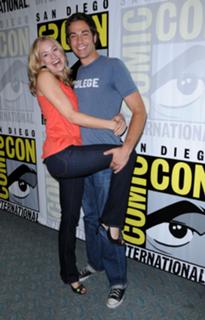 Yvonne Strahovski feet photo thumbnail