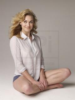 Yvonne Strahovski feet photo thumbnail