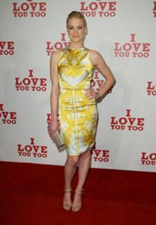 Yvonne Strahovski feet photo thumbnail