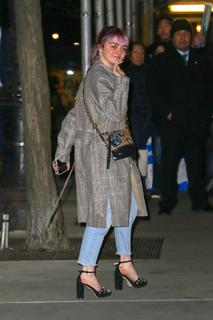 Maisie Williams feet photo thumbnail