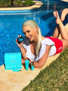 Daniela Katzenberger feet photo thumbnail