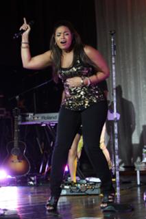 Jordin Sparks feet photo thumbnail