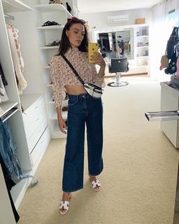Isis Valverde feet photo thumbnail