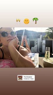Emily Osment feet photo thumbnail