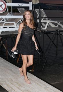 Elisabetta Canalis feet photo thumbnail