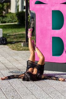 Claudia Romani feet photo thumbnail