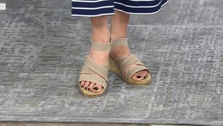 Courtney Khondabi feet photo thumbnail