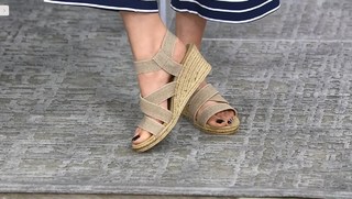 Courtney Khondabi feet photo thumbnail