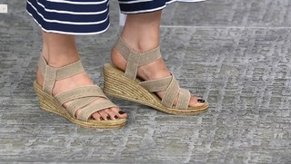 Courtney Khondabi feet photo thumbnail