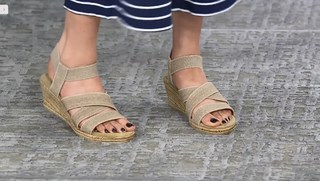 Courtney Khondabi feet photo thumbnail