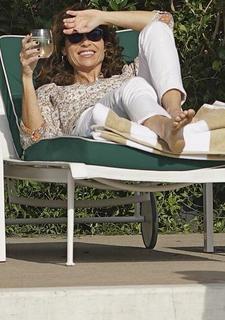 Minnie Driver feet photo thumbnail