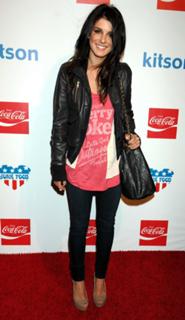 Shenae Grimes-Beech feet photo thumbnail